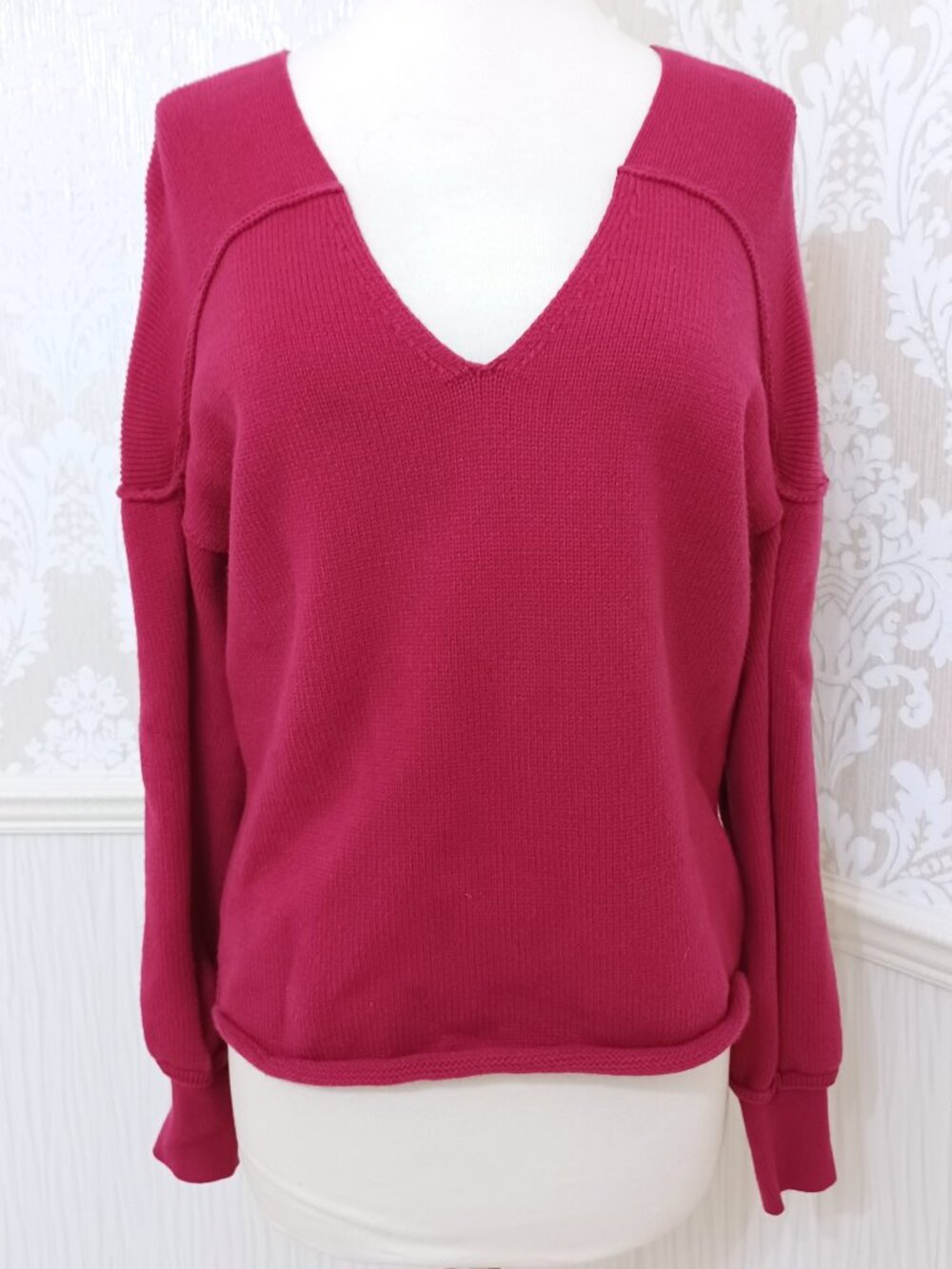 Cabi Easy Pullover V-Neck Sweater Rolled Bottom Hem - Size Small